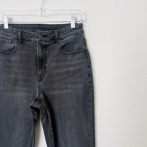 [American Eagle Outfitters] Washed Black High Rise Tapered Stretch Mom Jeans 6 - Picture 7 of 11